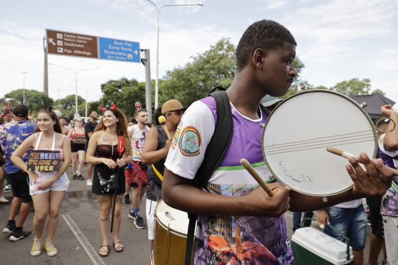 Bloco Gonhas da Folia abriu a programação neste domingo