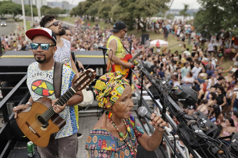 Folia na Orla continua nesta segunda-feira, com mais cinco blocos