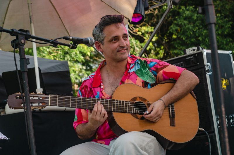 Paulinho Parada conduz show no Terreiro Bar Ancestral neste sábado