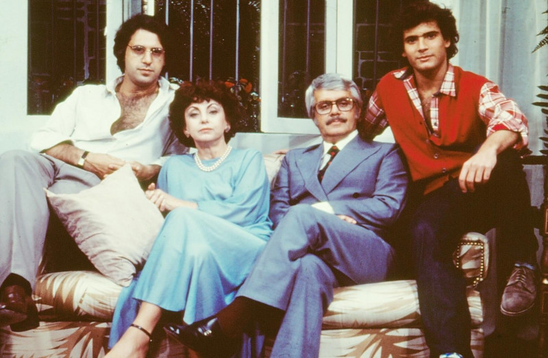 Antonio Fagundes (esq.), Beatriz Segall, Cláudio Correa e Castro e Lauro Corona em cena da novela Dancin' Days