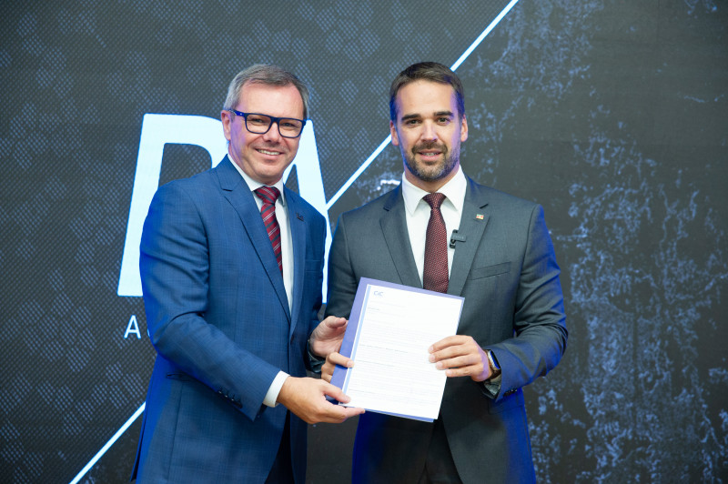 Eficiência da máquina e solidez fiscal são pilares da competitividade, diz Leite