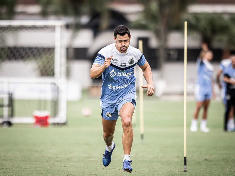 Em recuperação, o meia Giuliano é considerado uma das peças importantes do elenco santista