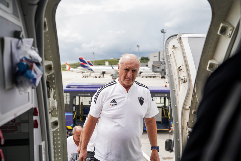 Felipão se desentendeu com torcedores que pediam promessa entre os titulares