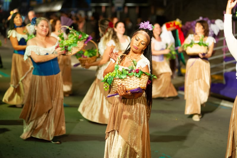 Desfile cênico é atração da Festa da Uva nesta quarta