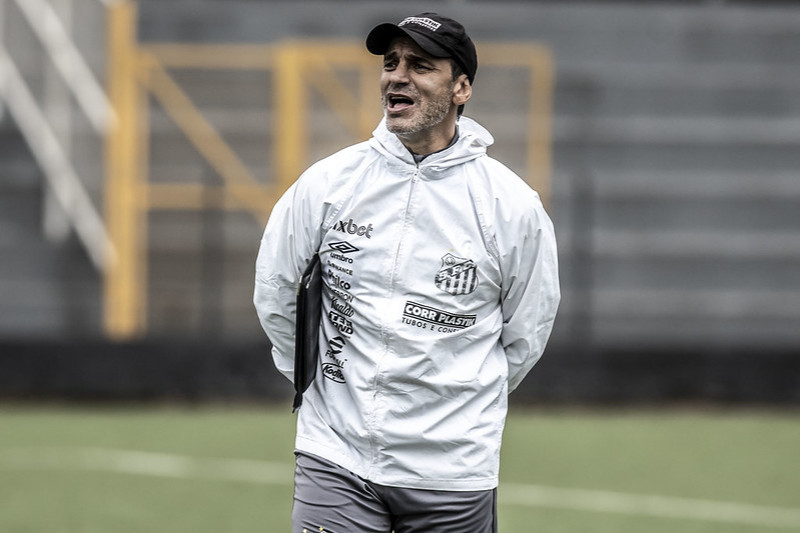 Ex-treinador santista cobra dívida de R$ 4 milhões junto à Fifa