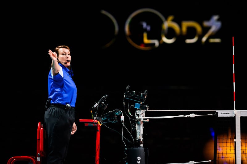 Árbitra gaúcha é a primeira mulher das Américas a apitar vôlei nas Olimpíadas