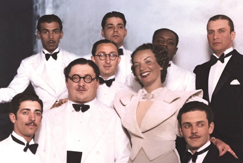 Paulo Coelho com Carmen Miranda e Mario Reis (ao alto, à dir), em 1935