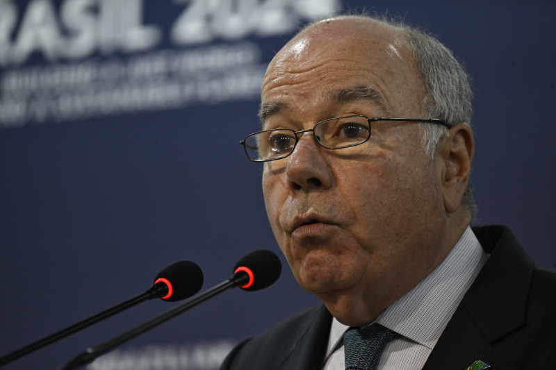  Ministro das Relações Exteriores afirma que governo participará da reunião covocada pela Celac para tratar de deportações 