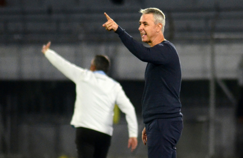 Treinador foi demitido após o empate na contra o Aurora pela fase prévia da Libertadores