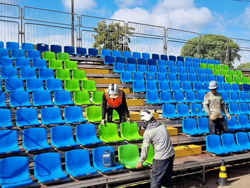 Uma das novidades para o público que irá acompanhar as três noites de desfiles é a instalação de cadeiras