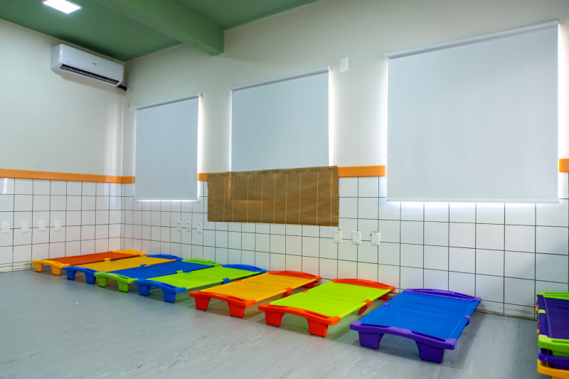 Ainda foram feitas melhorias no local, como estrutura&ccedil;&atilde;o de uma sala de artes, instala&ccedil;&atilde;o de aparelhos de ar-condicionado, computadores e televis&atilde;o nas salas de aulas