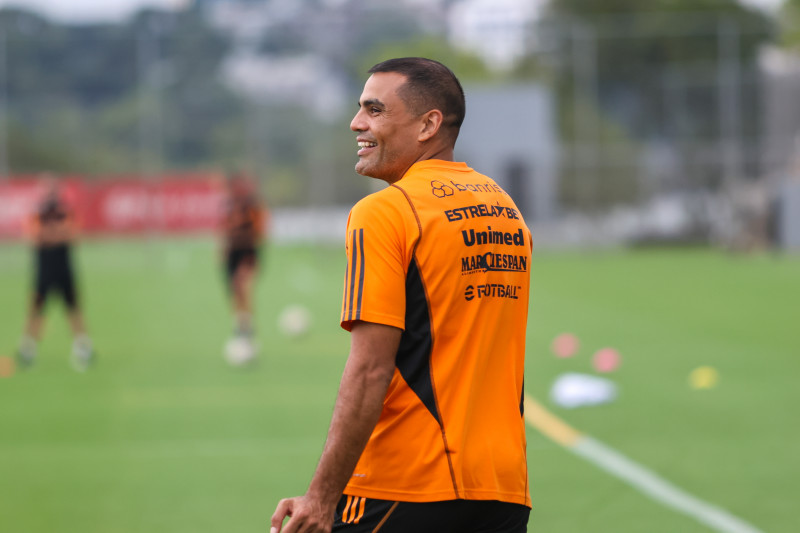 De fora do Grenal, Mercado não deve viajar com o grupo para Alagoas 