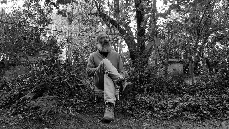 Morando na tranquilidade da Praia do Laranjal, em Pelotas, Rafael Sica se mostra avesso a badalações e mantém distância das redes sociais