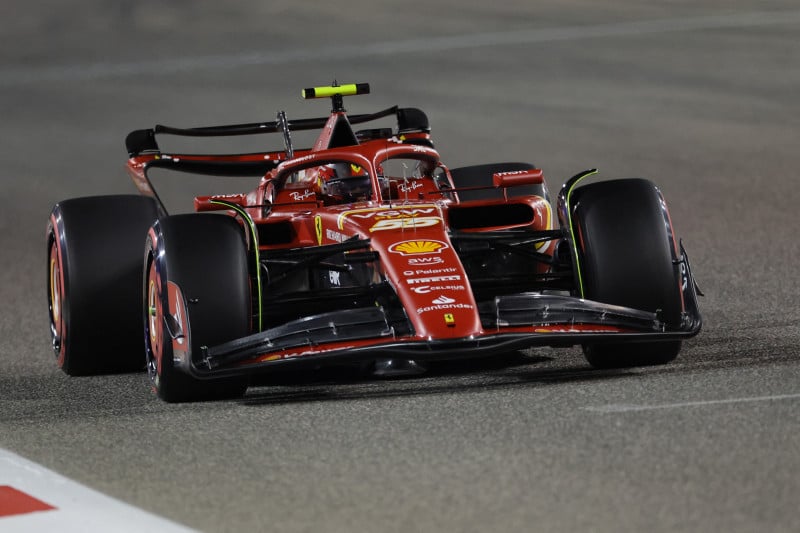 Sainz lidera e coloca Ferrari na frente antes do treino classificatório no Bahrein