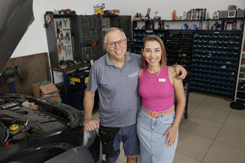 Paulo comanda a Oficina Paiva h&aacute; mais de 20 anos, e Eva entrou para a sociedade em 2019 Foto: T&Acirc;NIA MEINERZ/JC