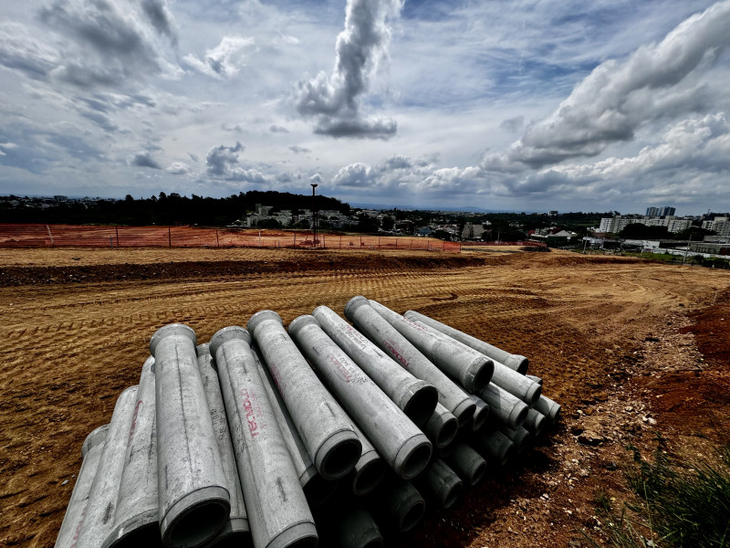 Materiais para instalar a primeira unidade do complexo do Zaffari já aguardam pela execução