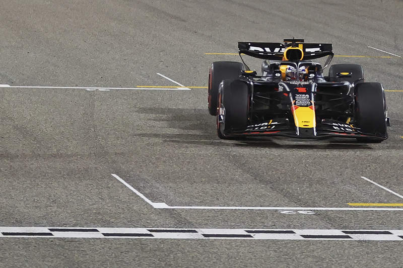 Max Verstappen vence e puxa dobradinha da Red Bull no GP do Japão