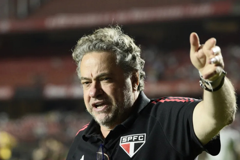 Júlio Casares, presidente do São Paulo, acusou Abel de apitar os jogos do paulistão
