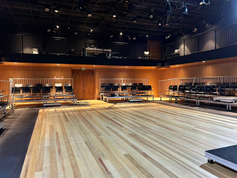 Teatro Oficina Olga Reverbel completa um ano neste mês e apresenta comemorações especiais, com a leitura de O amor natural e o monólogo Selvagem 