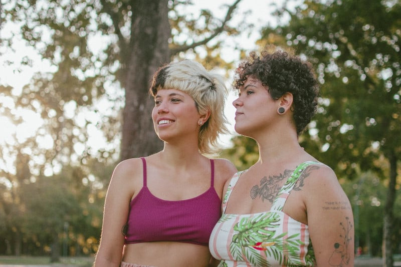 Amanda Gabana (esq) e Gabriela Lery se apresentam no Ocidente