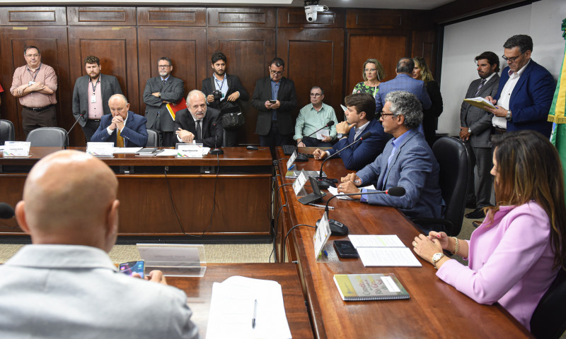 CCJ veta revogação de decretos sobre benefícios no RS e recurso vai a plenário