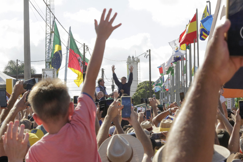 Visita de Bolsonaro agita apoiadores na Expodireto Cotrijal