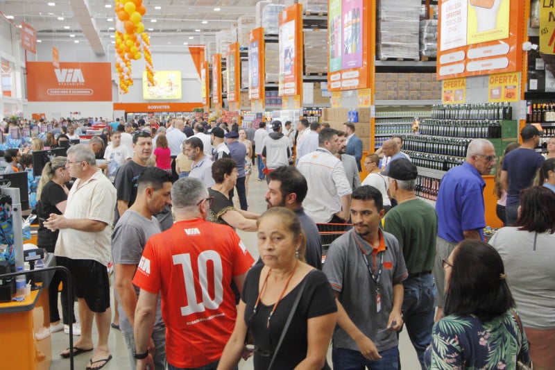 Grupo de SC abre atacarejo em Porto Alegre e negocia lojas do Carrefour