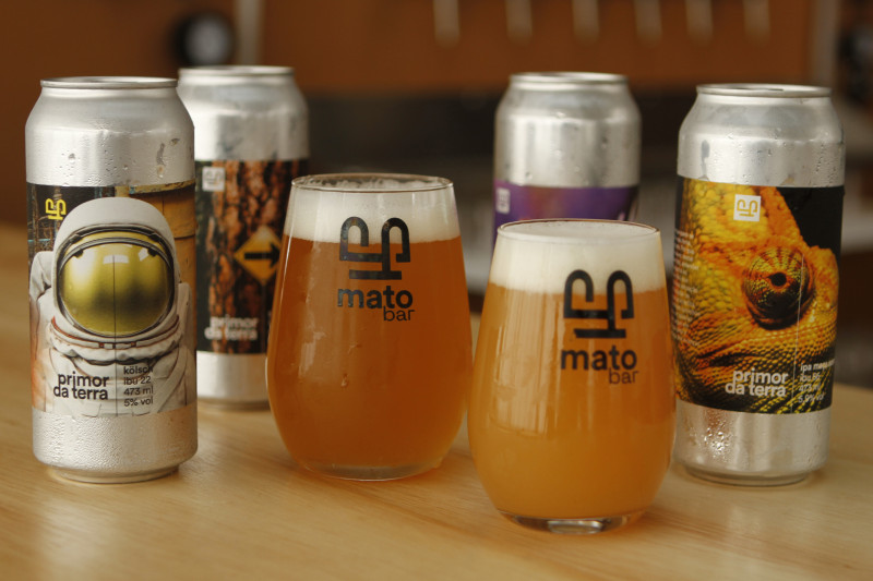 As cervejas da marca podem ser consumidas no local, ou em casa, atrav&eacute;s do servi&ccedil;o de delivery Foto: EVANDRO OLIVEIRA/JC
