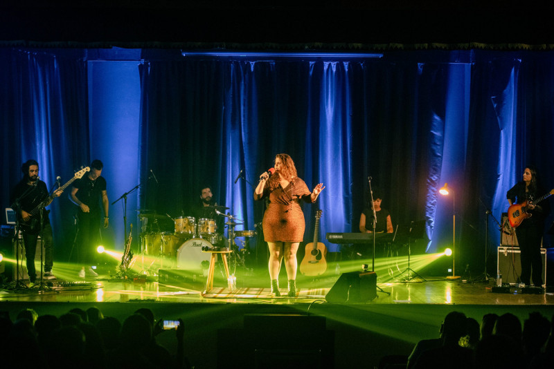 Em homenagem ao Dia Internacional da Mulher, Sesc promove, neste sábado (9) às 19h30min, show em tributo a Rita Lee, com a cantora Daia Radke e outros músicos