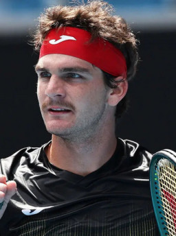 Thiago Wild arrasa americano e vai à segunda fase em Indian Wells; Serena Williams cai com pneu