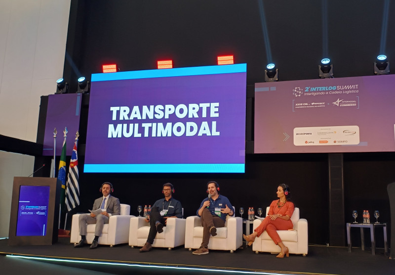 Da esquerda para a direita: Pomini, Klinger, Valença e Gabriela durante painel no 2º Interlog Summit na Intermodal