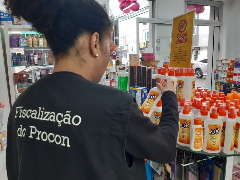 Objetivo &eacute; verificar se h&aacute; pr&aacute;tica abusiva; cidade est&aacute; em emerg&ecirc;ncia por conta da dengue