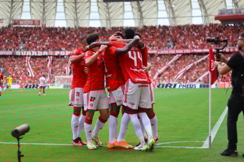 Internacional vence com folga o São Luiz e avança para semifinal do Campeonato Gaúcho