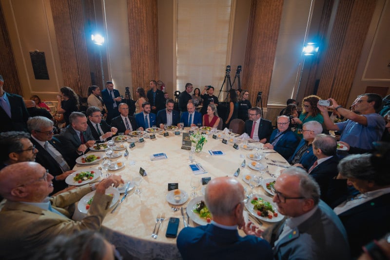 Tá na Mesa 2024 com governador Eduardo Leite