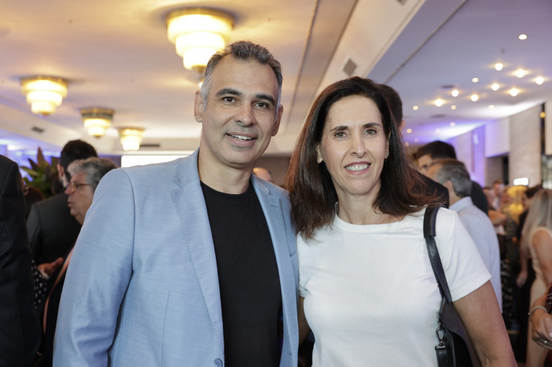 Thiago Ribeiro, CEO South Summit, e Carla Nassif, diretora de Marketing Panvel