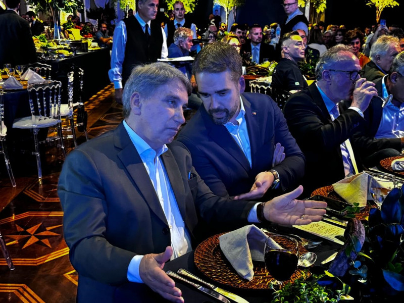 Leite encontrou o ex-governador Germano Rigotto em evento da federação de varejo 