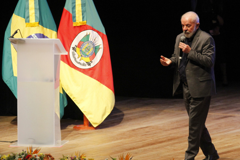 "Não é favor, é obrigação" (encontrar uma solução para a dívida do RS), disse o presidente Lula em discurso durante agenda em Porto Alegre