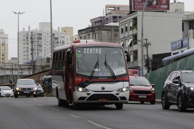 Passagem, que atualmente custa R$ 8,00, poderia ser diminuída com o incremente de subsídios