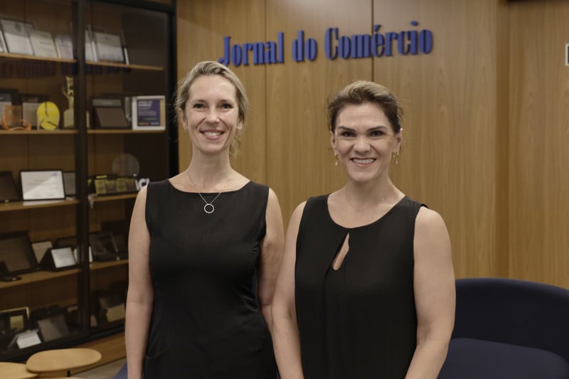 Lucila Almeida (d), representante do NBSO, apresentou ações realizadas na Região Sul, acompanhada por Nair Martinenko, da Comunicação