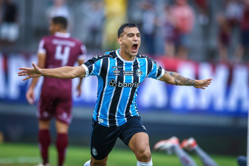 Grêmio vence o Caxias na primeira partida da semifinal do Gauchão