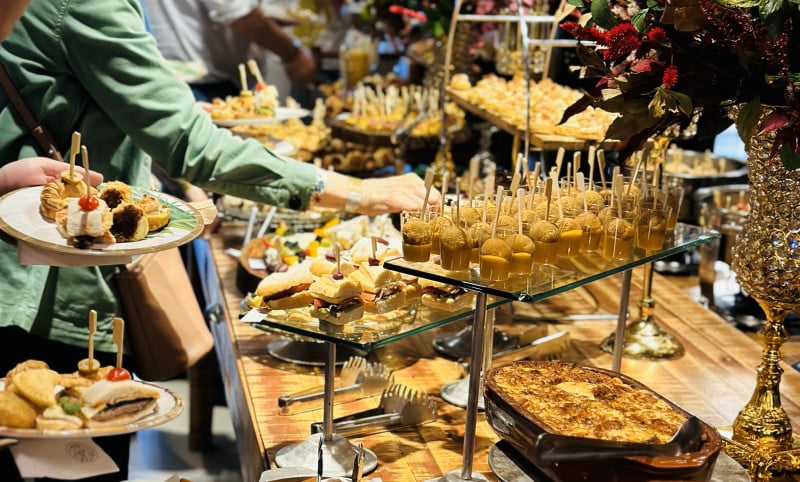 A Leiteria 639 &eacute; a op&ccedil;&atilde;o para os casais que buscam um local para o caf&eacute; da tarde, e servir&atilde;o jantar com menu diferenciado na data Foto: LEITERIA/DIVULGA&Ccedil;&Atilde;O/JC