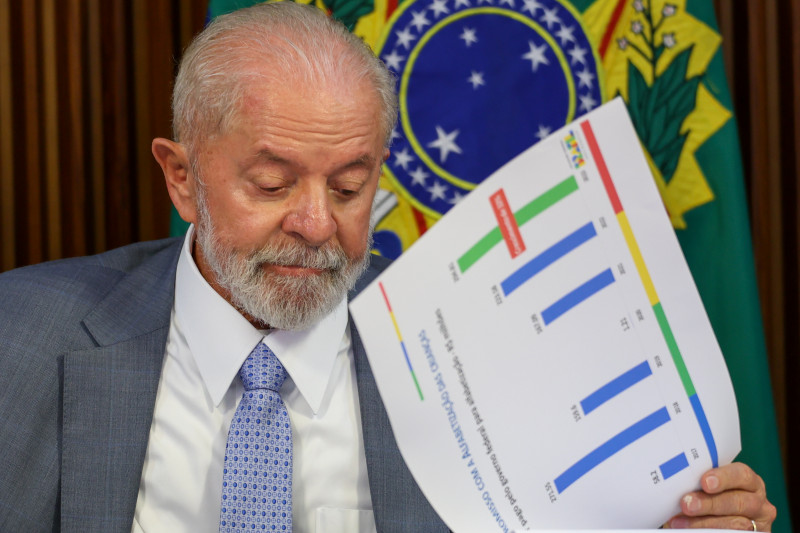 Presidente Luiz Inácio Lula da Silva recua sobre alteração no limite de gastos