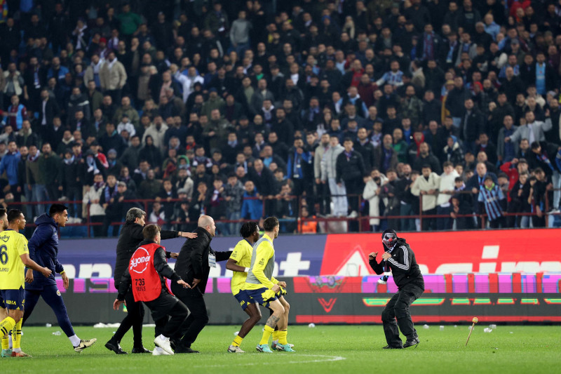 Conflito ocorreu após Batshuayi garantir a vitória para o Fenerbahçe nos minutos finais da partida