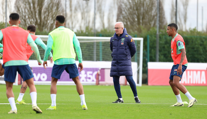 Atividade durou menos de uma hora e não contou com todos os jogadores