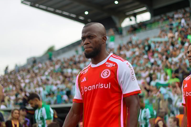 Atacante sofreu um trauma no pé direito no domingo e precisou ficar de fora da Data Fifa