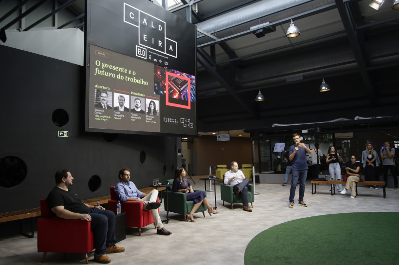 Entre os temas abordados, se destacaram as novas tecnologias, as novas relações de trabalho e os tipos de contratação 