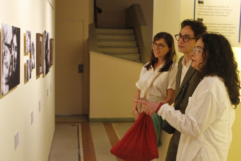 Sandra Ling, Eucanaã Ferraz e Mariana de Moraes na abertura da Exposição 'Vinícius de Moraes - Por Toda A Minha Vida'