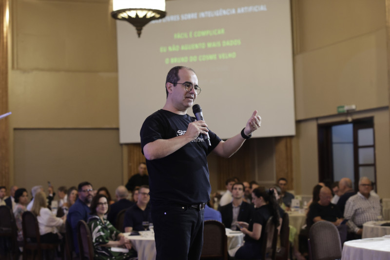 Cristiano Kruel, da StartSe, diz que pessoas de bem estão sendo afastadas da curiosidade e da vontade de aprender sobre Inteligência Artificial 