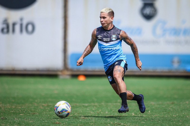 Com Quinteros próximo, Grêmio encaminha a saída de atletas em fim de contrato