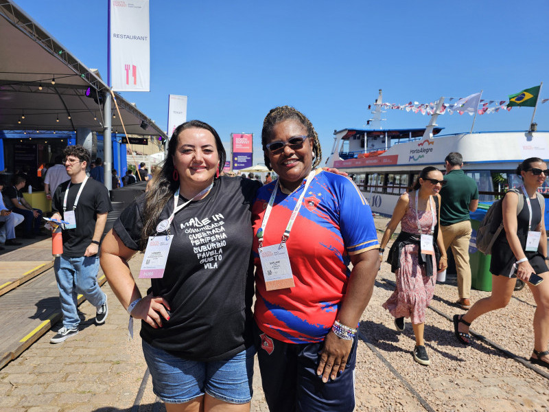 Vanessa Garcia e Darlane Teixeira, da Associação Empreendedoras Restinga, marcaram presença no South Summit 2024 Foto: ISADORA JACOBY/ESPECIAL/JC